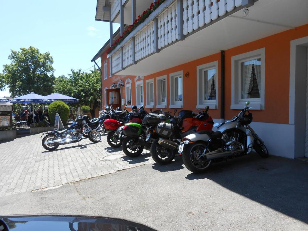 Hotel Landgasthof Schutzen Tengen Exteriér fotografie